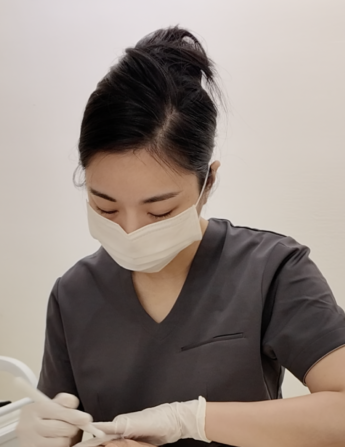 脊整適整復師 Liora 日式徒手小顏與產後核心調理專家